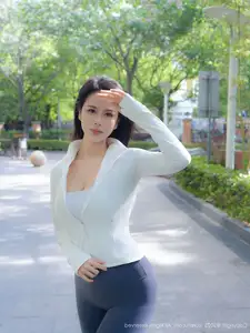 XiuRen No.10595: Captivating Mei Gui Wo Ai Ni's Graceful Beauty in a Relaxing Outdoor Moment - image 14