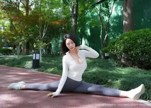 XiuRen No.10595: Captivating Mei Gui Wo Ai Ni's Graceful Beauty in a Relaxing Outdoor Moment - image 30