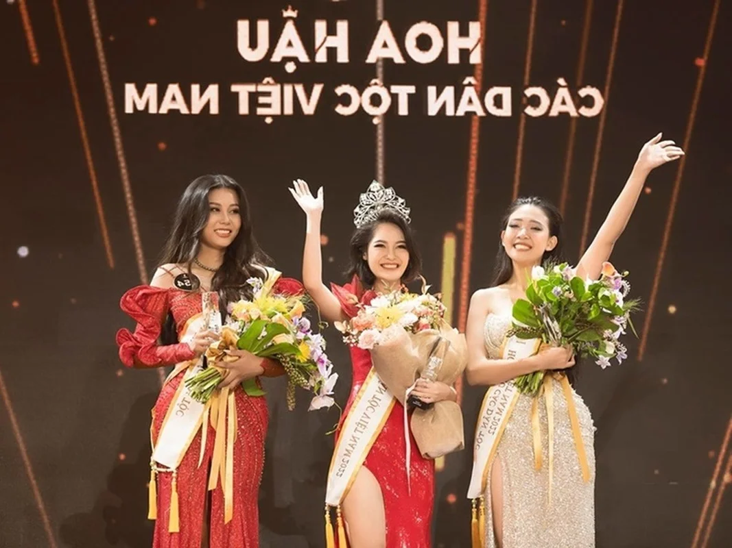 Nông Thúy Hằng: The Journey of a Beauty Queen Before Marriage