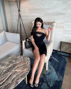 Korean Plus-Size Model Redefines Beauty with Stunning Fashion Set - image 8