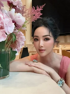 Inside the Luxurious Mansion of the Ageless 53-Year-Old Beauty Queen - image 3