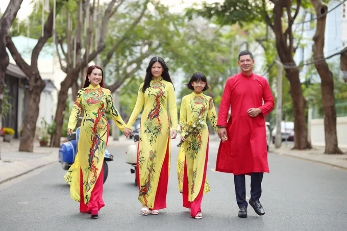 Actor Binh Minh and Family Celebrate Spring in Sustainable Ao Dai