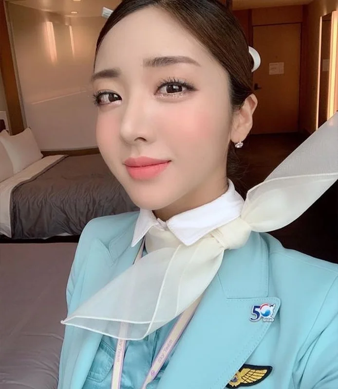 South Korean Flight Attendant Inspires With Stunning Fitness Journey