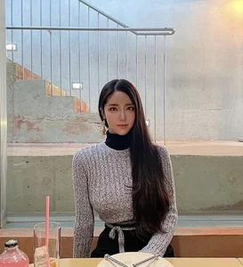 South Korean Flight Attendant Inspires With Stunning Fitness Journey - image 8