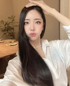 South Korean Flight Attendant Inspires With Stunning Fitness Journey - image 6