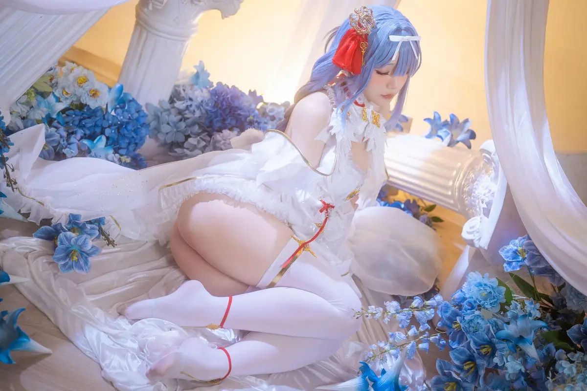 Coser Hoshilily's Azur Lane Janus Cosplay: Ethereal Beauty in a Dream
