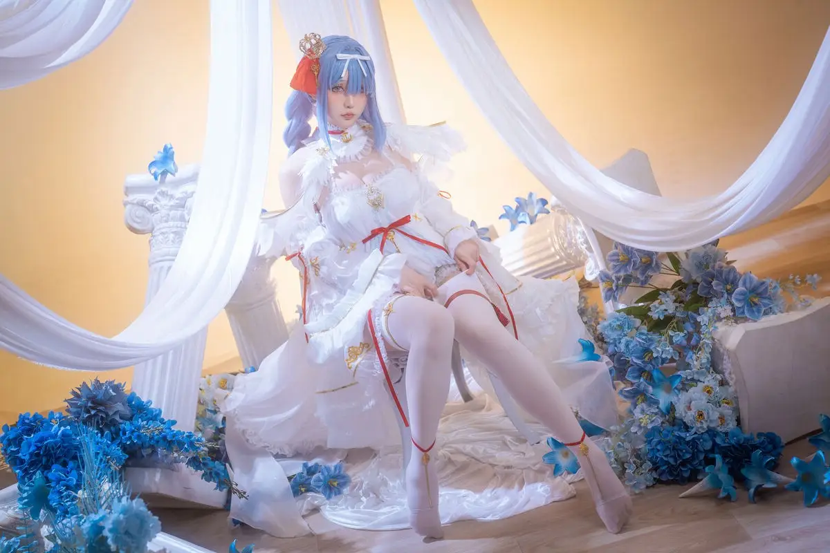 Coser Hoshilily's Azur Lane Janus Cosplay: Ethereal Beauty in a Dream