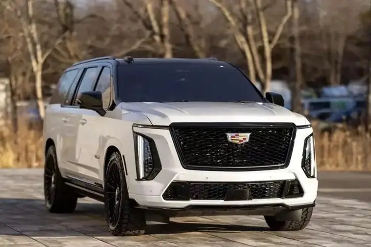 Stunning Cadillac Escalade ESV 2025: The Ultra-Luxury SUV Pricier Than Lamborghini Urus!