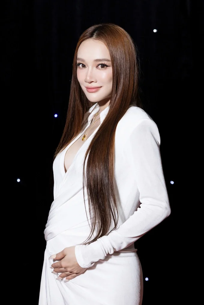 Nha Phuong Displays Stunning Maternity Fashion and Elegance During Second Pregnancy