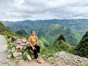 Inspiring Ha Giang Motorbike Adventure with 70-Year-Old Mother - image 2