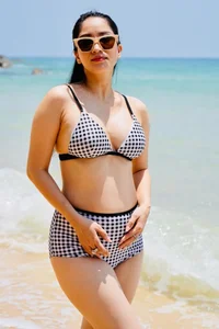 Khanh Thi Glows in Bikini Photoshoot with Children During 8th Month of Pregnancy - image 5