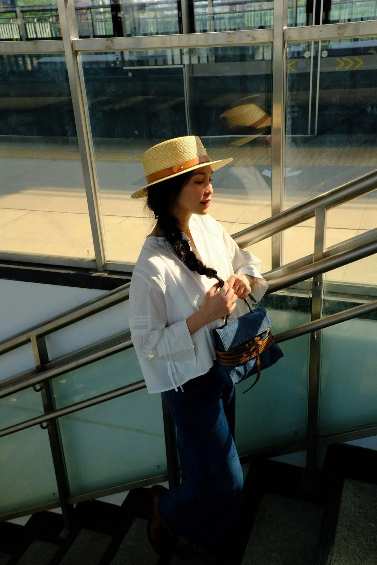 Hien Thuc's Timeless Style: How a Simple White Shirt Can 'Hack' Your Age