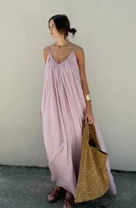 Minimalist Sandals: How to Style Comfortable Footwear for an Elegant Summer - image 1