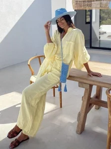 Minimalist Sandals: How to Style Comfortable Footwear for an Elegant Summer - image 3