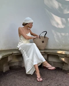 Minimalist Sandals: How to Style Comfortable Footwear for an Elegant Summer - image 5