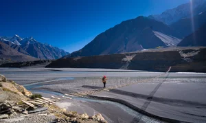 Stunning Autumn Landscapes in Northern Pakistan: A Golden Journey Through Hunza Valley and Beyond - image 9