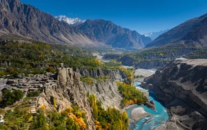 Stunning Autumn Landscapes in Northern Pakistan: A Golden Journey Through Hunza Valley and Beyond - image 6
