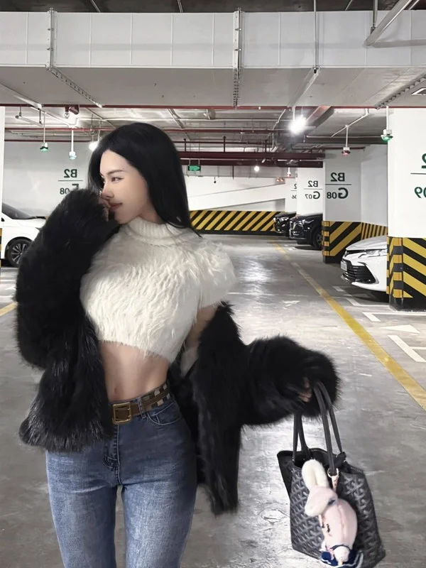 Lifestyle and Fashion: Stunning Post-Holiday Moments of Van Thanh’s Girlfriend