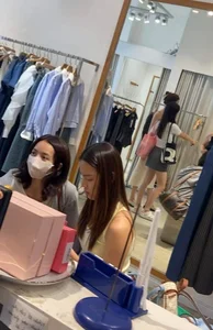 Lisa from BLACKPINK Spotted Shopping with Cousin in Vietnam - image 3
