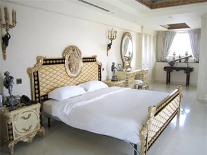 South Korean TV Features the Spectacular Gold-Plated Mansion of Tang Thanh Ha's In-Laws - image 12