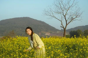 Spring Muse in Rapeseed Fields Nana Kobaya - image 36