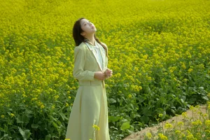 Spring Muse in Rapeseed Fields Nana Kobaya - image 11