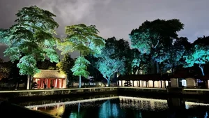 Experiencing the Magical Night Tour at Hanoi's Temple of Literature - image 7
