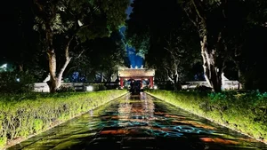 Experiencing the Magical Night Tour at Hanoi's Temple of Literature - image 5