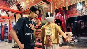 Experiencing the Magical Night Tour at Hanoi's Temple of Literature - image 1
