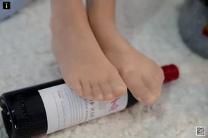 Elegant Holiday Photography: Wanping in IESS Red Wine and Christmas Collection - image 6