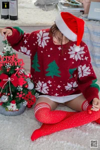 Elegant Holiday Photography: Wanping in IESS Red Wine and Christmas Collection - image 67