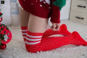Elegant Holiday Photography: Wanping in IESS Red Wine and Christmas Collection - image 22