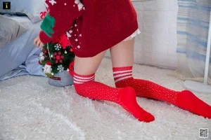 Elegant Holiday Photography: Wanping in IESS Red Wine and Christmas Collection - image 43