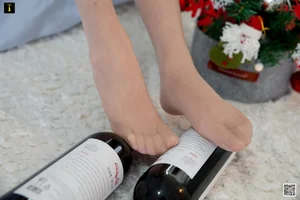 Elegant Holiday Photography: Wanping in IESS Red Wine and Christmas Collection - image 52