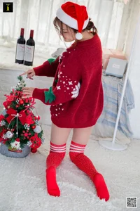 Elegant Holiday Photography: Wanping in IESS Red Wine and Christmas Collection - image 47