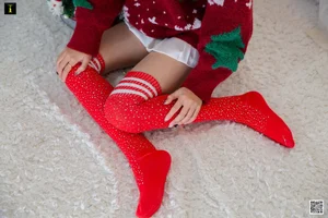 Elegant Holiday Photography: Wanping in IESS Red Wine and Christmas Collection - image 78