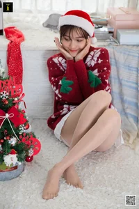 Elegant Holiday Photography: Wanping in IESS Red Wine and Christmas Collection - image 40