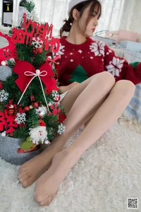 Elegant Holiday Photography: Wanping in IESS Red Wine and Christmas Collection - image 19