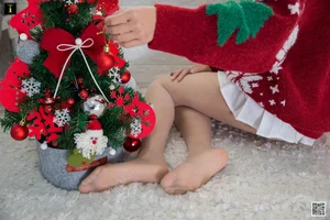 Elegant Holiday Photography: Wanping in IESS Red Wine and Christmas Collection - image 18