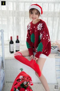 Elegant Holiday Photography: Wanping in IESS Red Wine and Christmas Collection - image 25