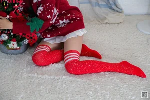 Elegant Holiday Photography: Wanping in IESS Red Wine and Christmas Collection - image 55