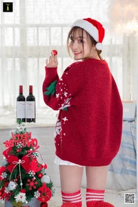 Elegant Holiday Photography: Wanping in IESS Red Wine and Christmas Collection - image 5