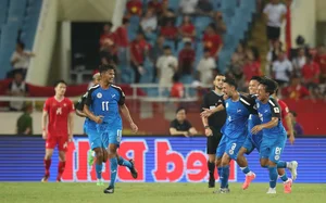 Vietnam National Team Secures Thrilling Comeback Victory in Coach Kim Sang-sik Debut - image 8