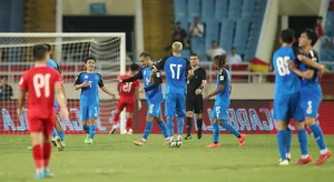 Vietnam National Team Secures Thrilling Comeback Victory in Coach Kim Sang-sik Debut - image 2