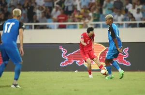Vietnam National Team Secures Thrilling Comeback Victory in Coach Kim Sang-sik Debut - image 4