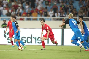 Vietnam National Team Secures Thrilling Comeback Victory in Coach Kim Sang-sik Debut - image 3
