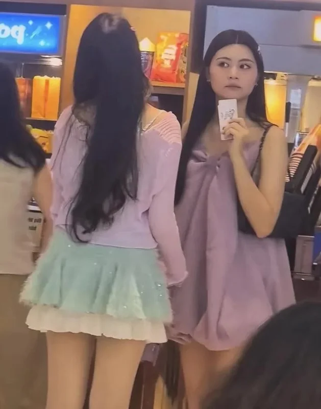 The Incredible Natural Beauty of MC Quyen Linh's Daughters via Normal Camera
