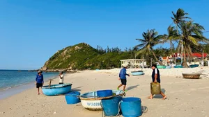 Exploring the Ancient Cu Lao Xanh Fishing Village in Nhon Chau - image 2