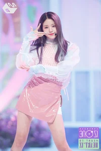 Jang Wonyoung IVE: Iconic Fashion Moments, Beauty Trends, and the Rise of K-pop’s Most Talked-About Center - image 1