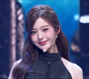 Jang Wonyoung IVE: Iconic Fashion Moments, Beauty Trends, and the Rise of K-pop’s Most Talked-About Center - image 6